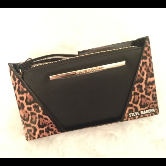 Steve Madden Handbags - Steve Madden Clutch/Wristlet